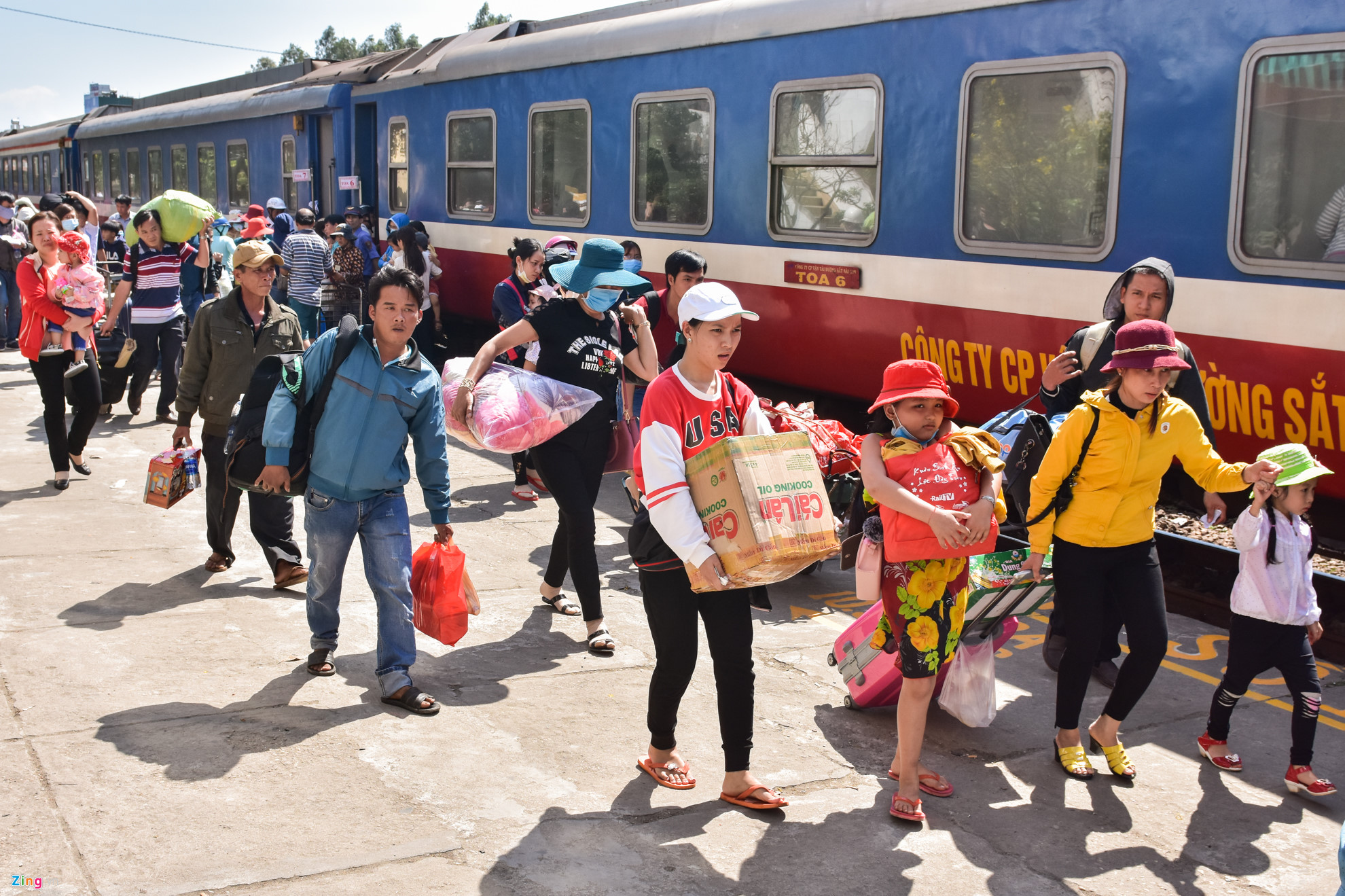 Nước mắt ngày chia ly sau kỳ nghỉ Tết